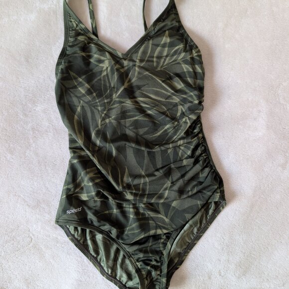 Speedo Other - Speedo green leaf print one piece swimsuit